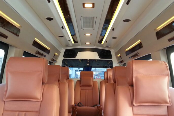 10 Seater Tempo Traveller