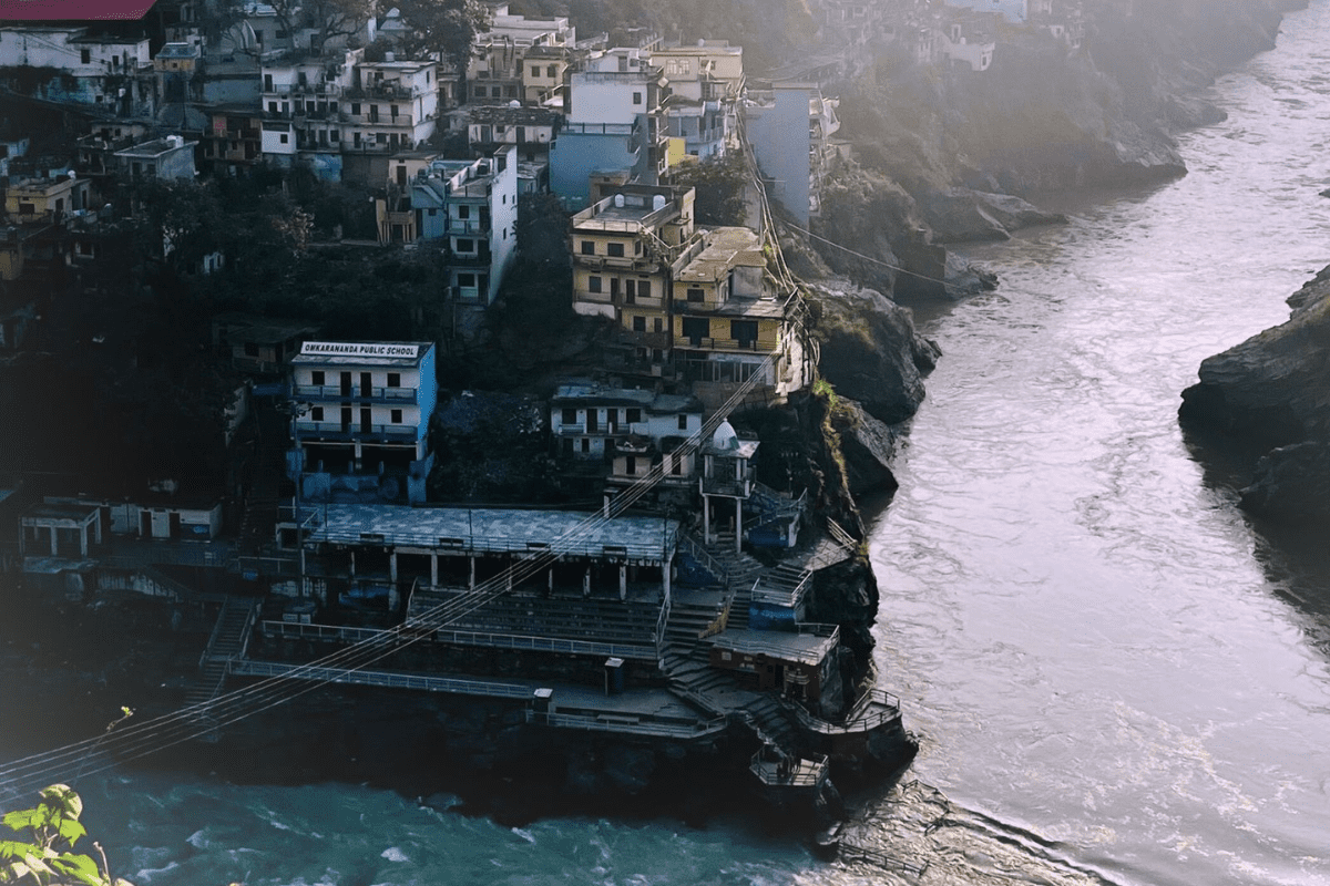 Devprayag is a must-see place on the Char Dham Yatra travel across Uttarakhand's beauty.